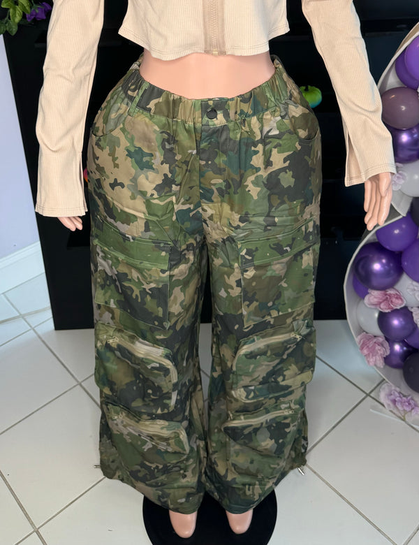 CAMOUFLAGE PRINT MULTI POCKET FRONT CARGO PANTS